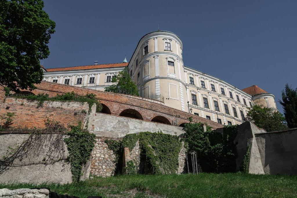 Penzion Kardinal Мікулов Екстер'єр фото